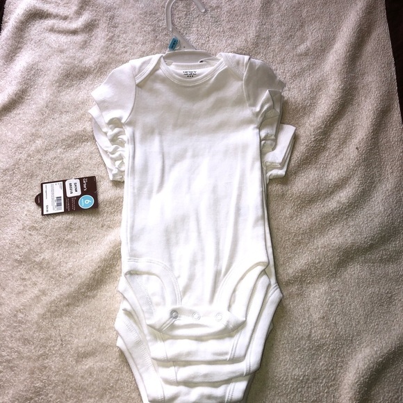 5 pack Carter’s white onesies size 6 months - Picture 2 of 4